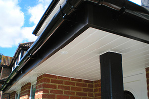 Pose de gouttière en zinc et pvc à Brétigny sur orge